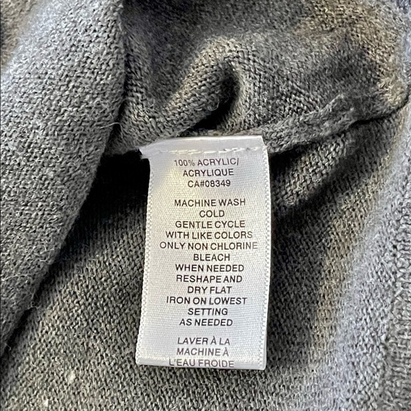 Faux wrap blouse with belt like new - Picture 3 of 10